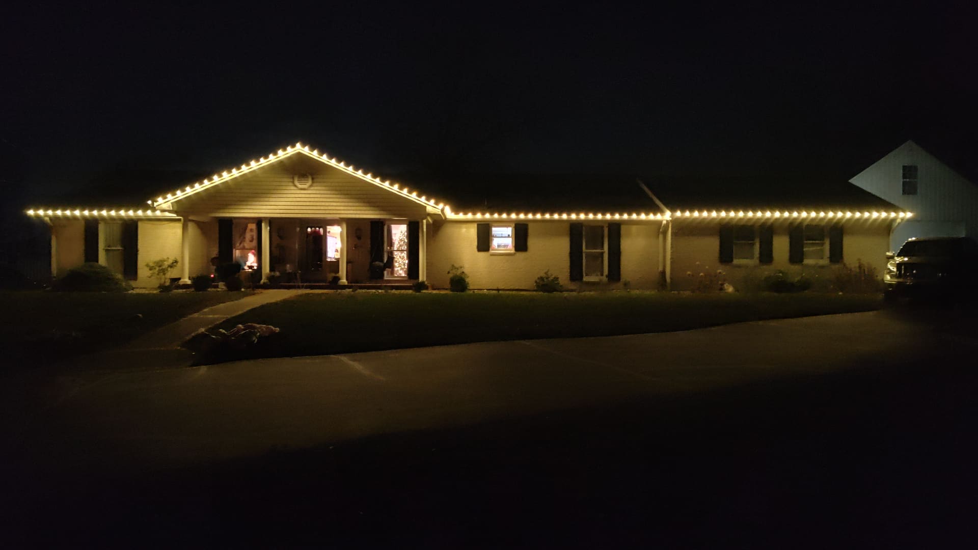 Ranch-style home with festive Christmas roofline lighting in Floyds Knobs, IN installed by Elite Exteriors