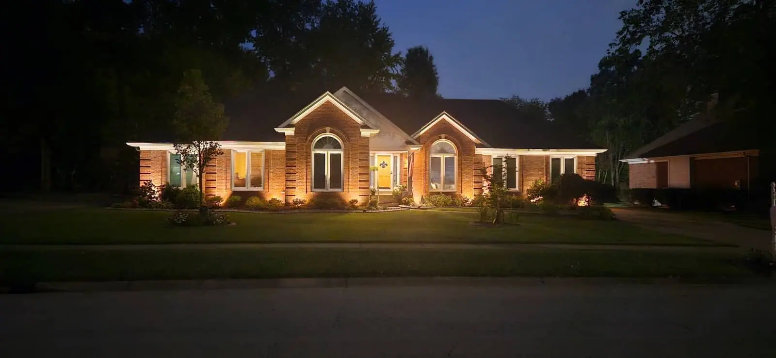 Landscape Lighting by Elite Exteriors in Floyds Knobs & Southern Indiana